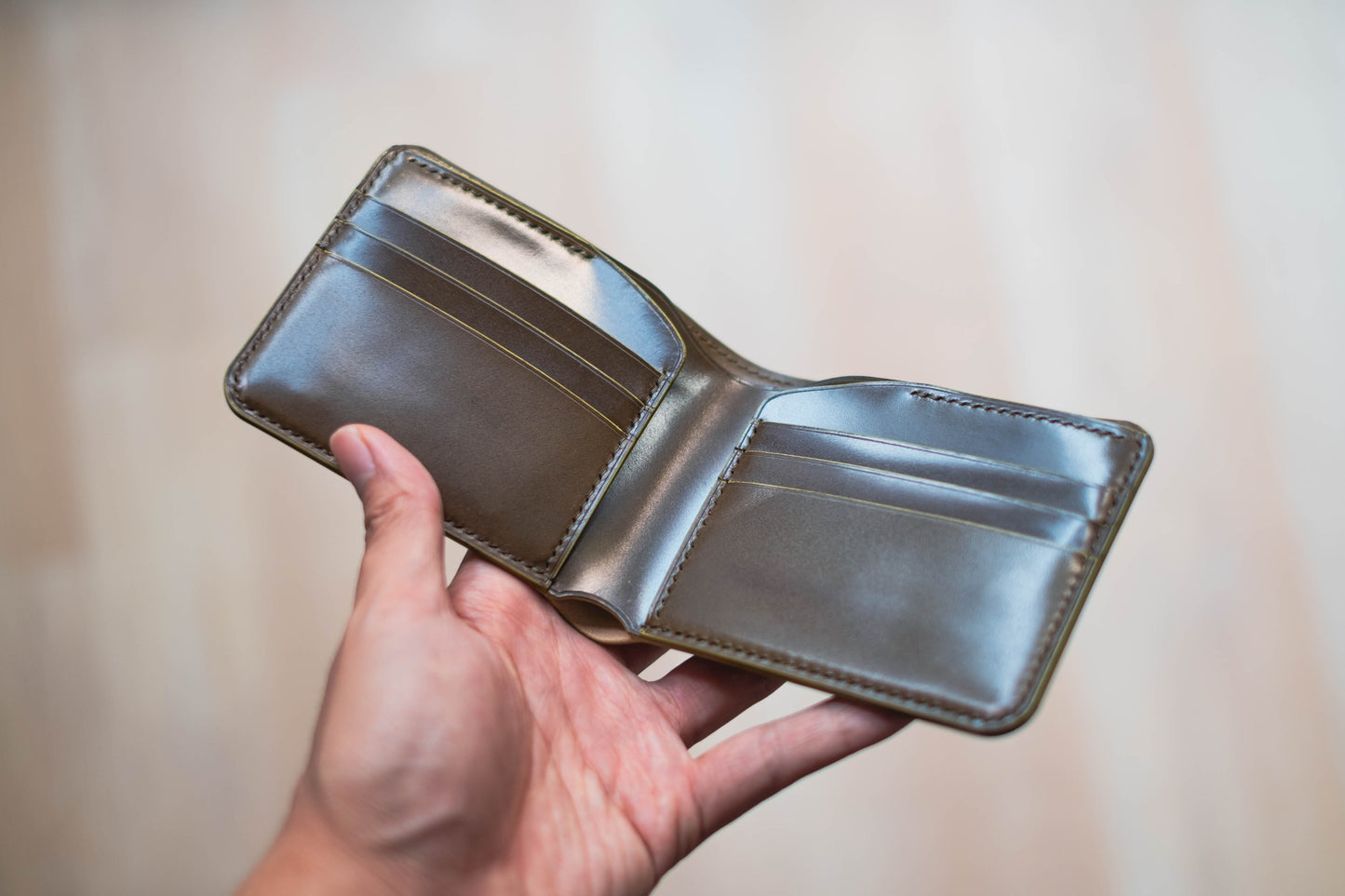 Portefeuille à 6 compartiments en cuir Cordovan bordeaux personnalisable