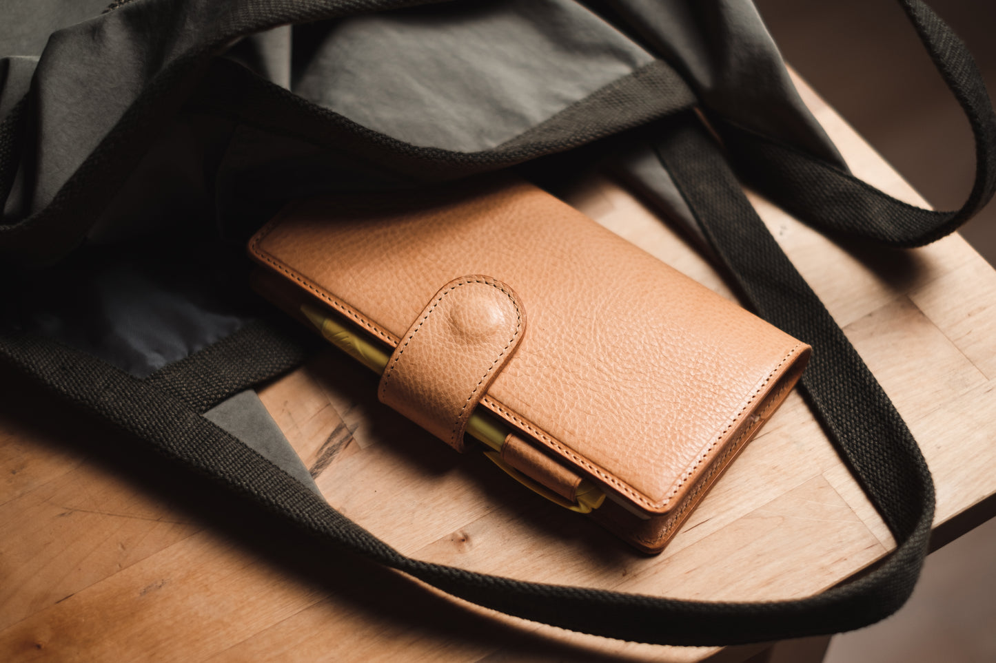 6 FARBEN - The Weeks Wallet aus genarbtem Leder