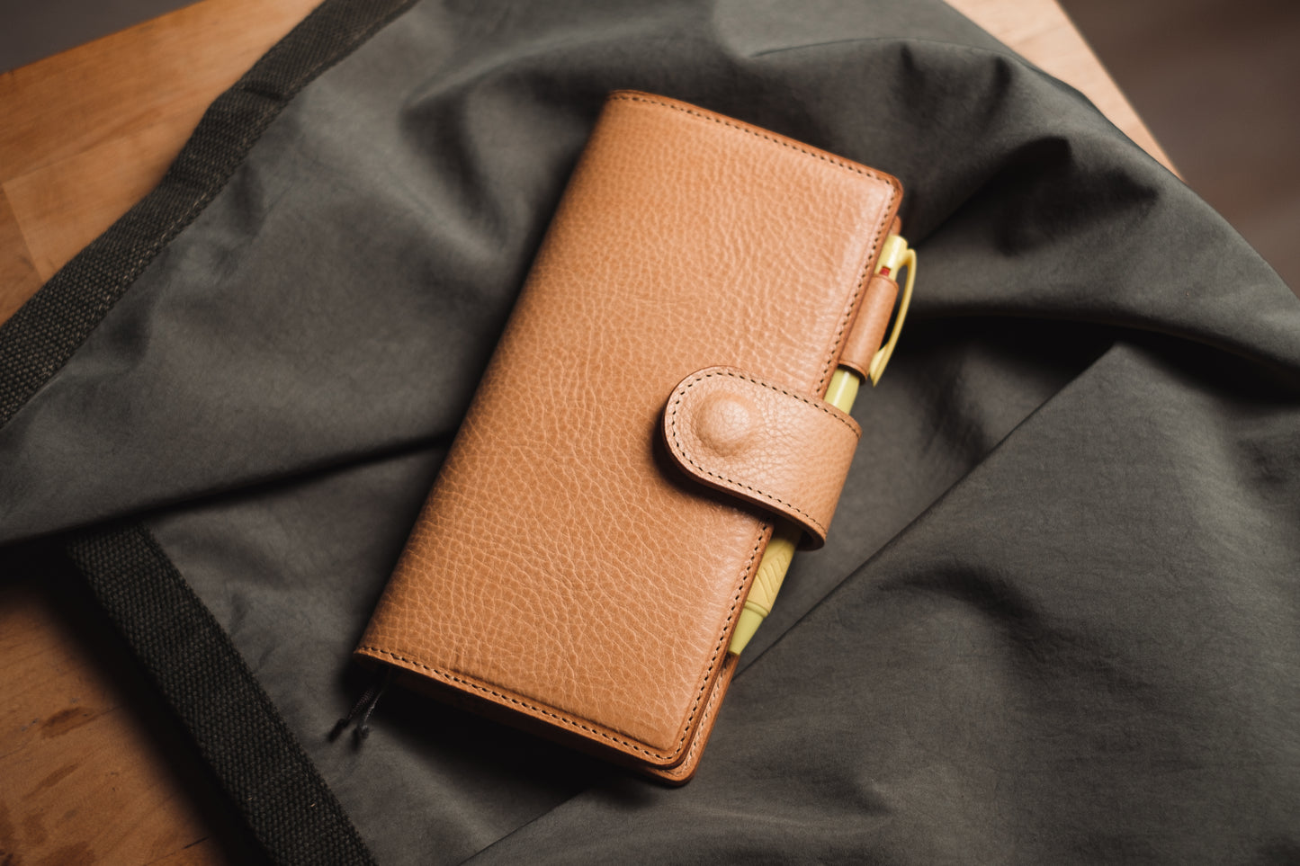 6 FARBEN - The Weeks Wallet aus genarbtem Leder