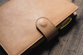 6 FARBEN - A5/Hobonichi/Midori MD Notizbuchhülle aus genarbtem Leder mit Druckknopfverschluss und Kartenfächern