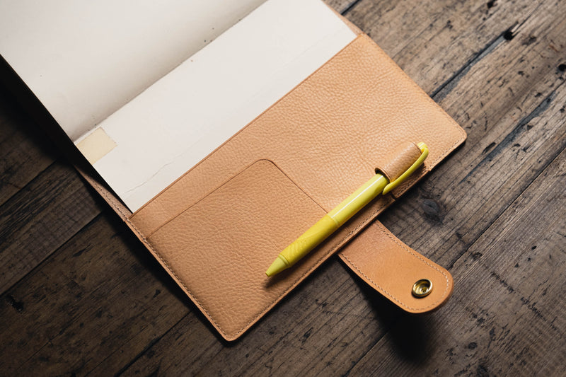 6 FARBEN - A5/Hobonichi/Midori MD Notizbuchhülle aus genarbtem Leder mit Druckknopfverschluss und Kartenfächern