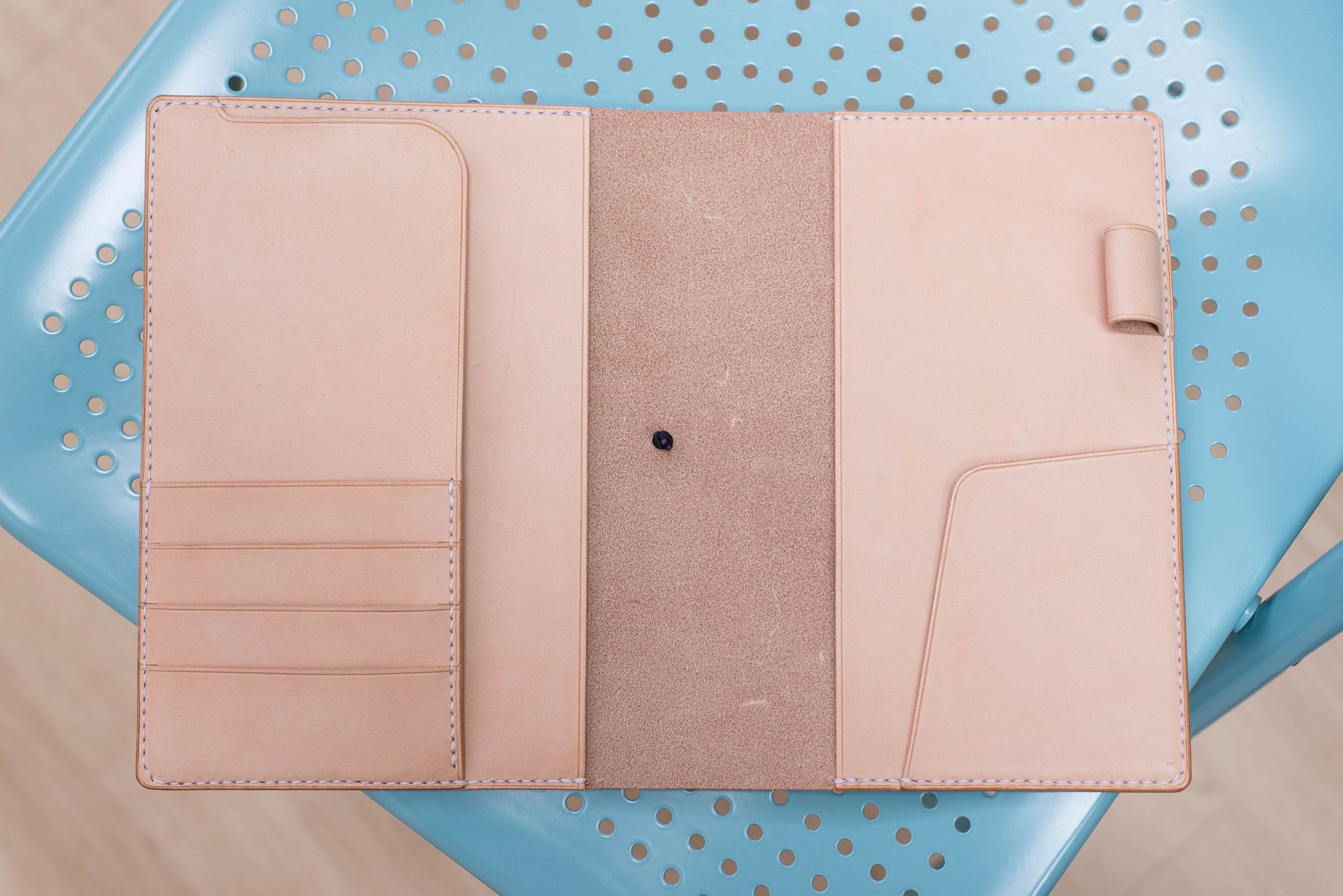 A5/Hobonichi Cousin/Seven Seas Elastic Closure Leather Notebook Cover with Card pockets