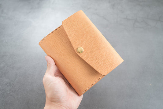 6 FARBEN - A6/Hobonichi/Midori MD Dreifach-Notizbuchhülle aus natürlichem Kieselleder
