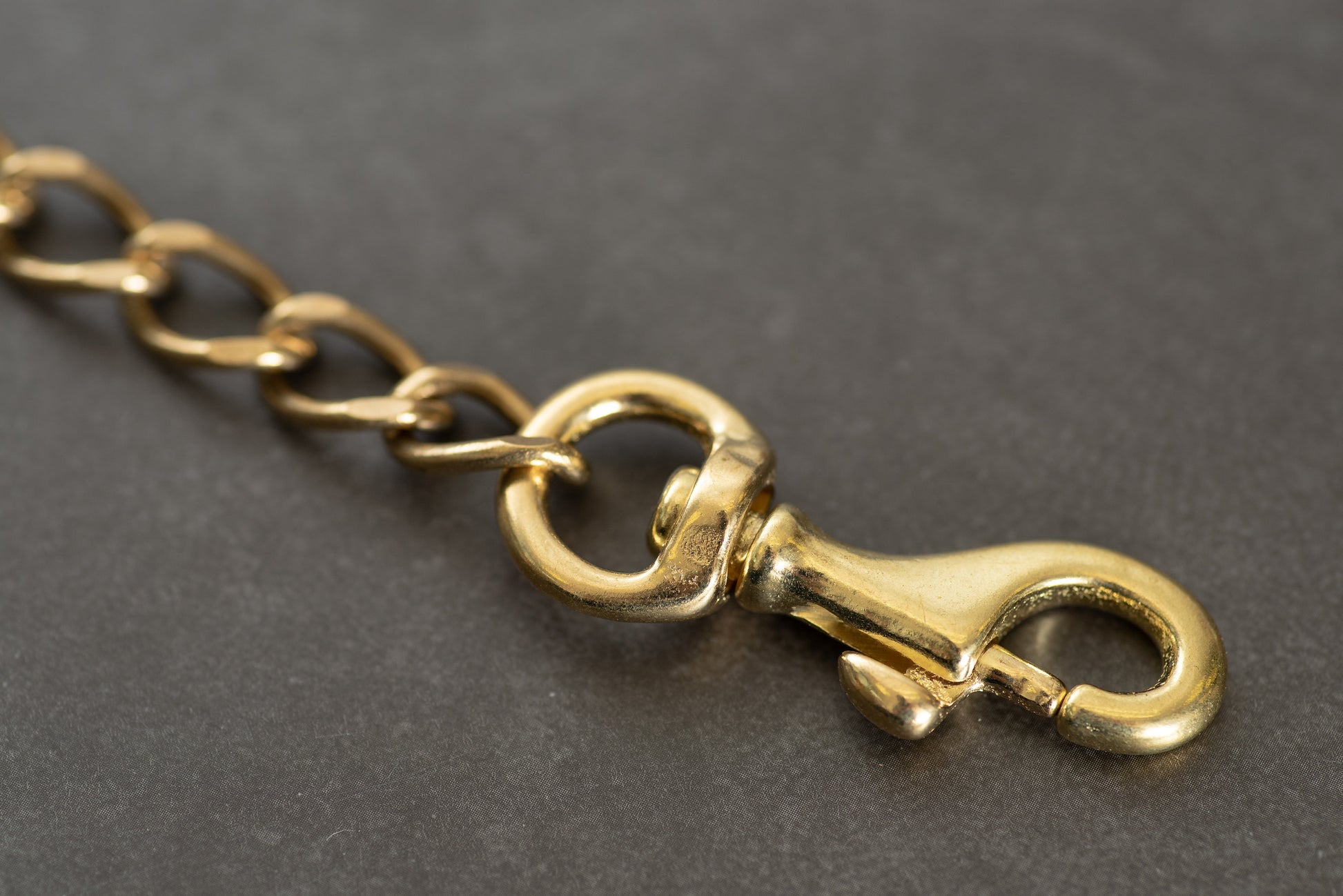 A solid brass wallet chain with a trigger snap - close up for snap