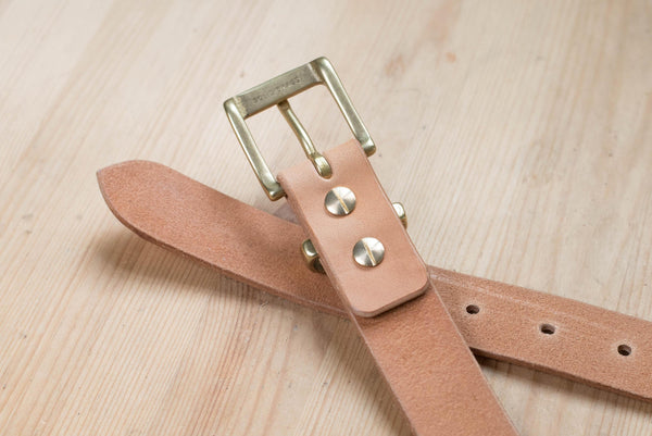 Vegetable-tanned Leather Dress Belt -Detail - Close up for solid brass buckle and solid brass belt loop and belt tip and Chicago screws - Back view - 30 mm wide
